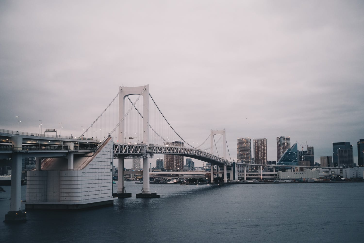 レインボーブリッジを徒歩で渡る